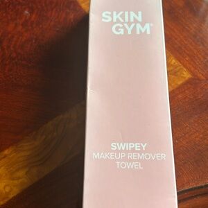 Makeup remover towel